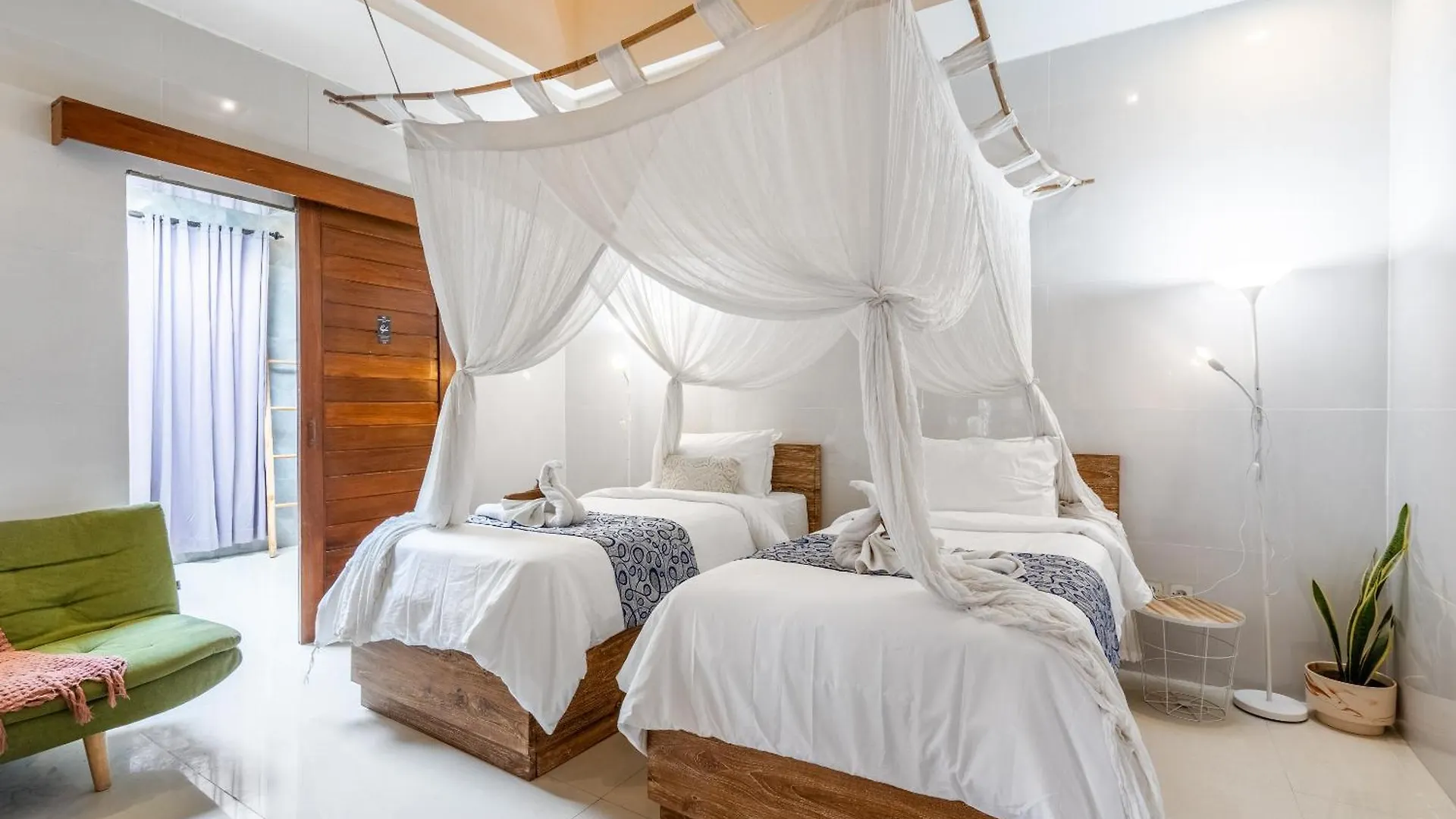 Kubu Joglo Villa Seminyak 0*,